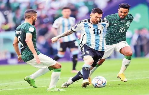 脸都变形了!胖虎头球绝平疯狂咆哮曼联7000万值了